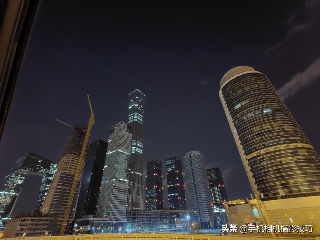 手机上面的长焦镜头是定焦吗,手机外挂长焦镜头真的有效果吗