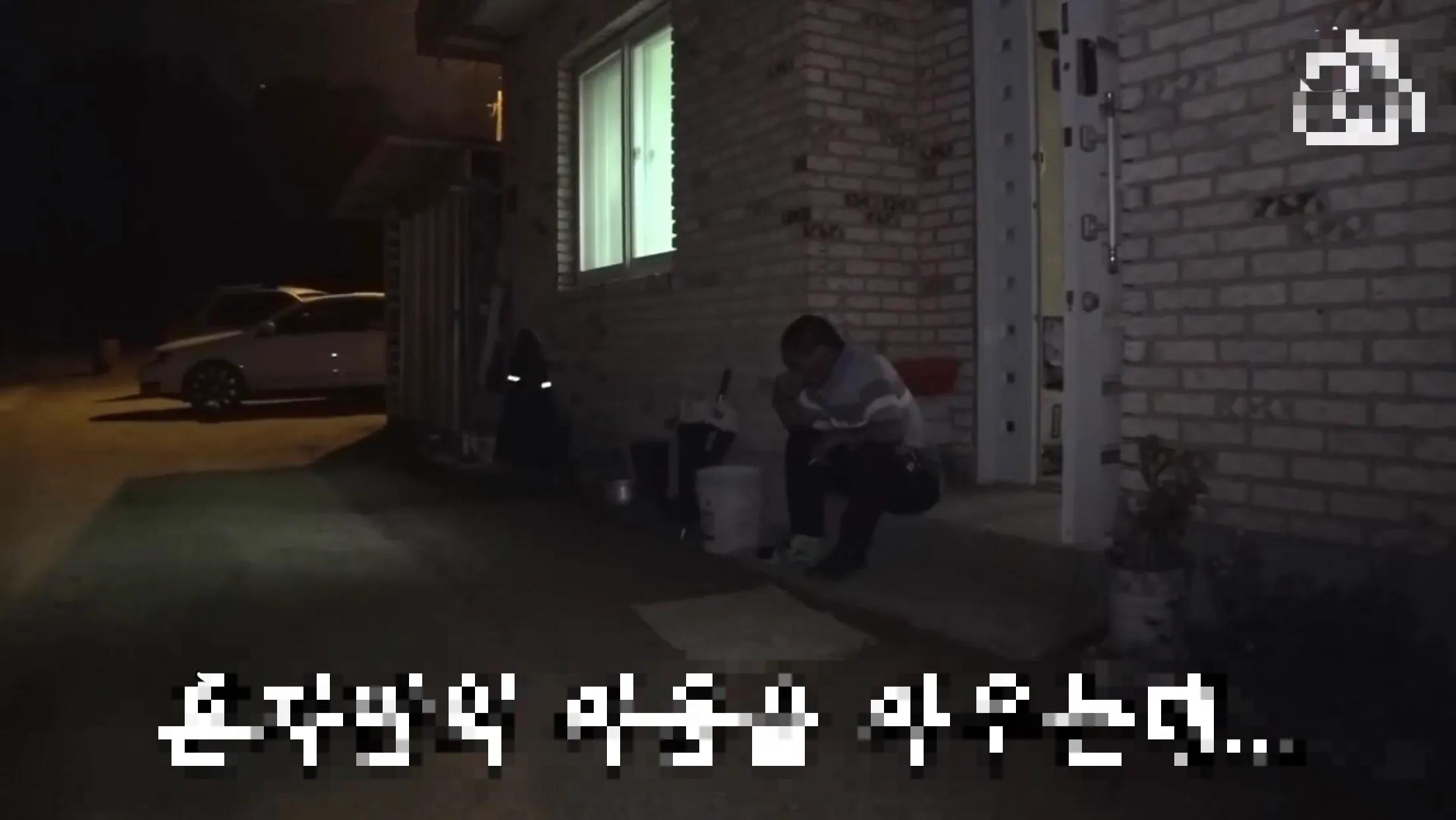 男人被蜘蛛缠身,男人被蜘蛛困住