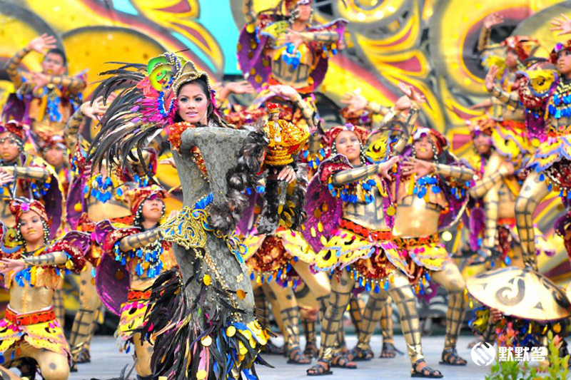 不用去西班牙，3000块就可以参加一年一度的狂欢派对，宿务圣婴节