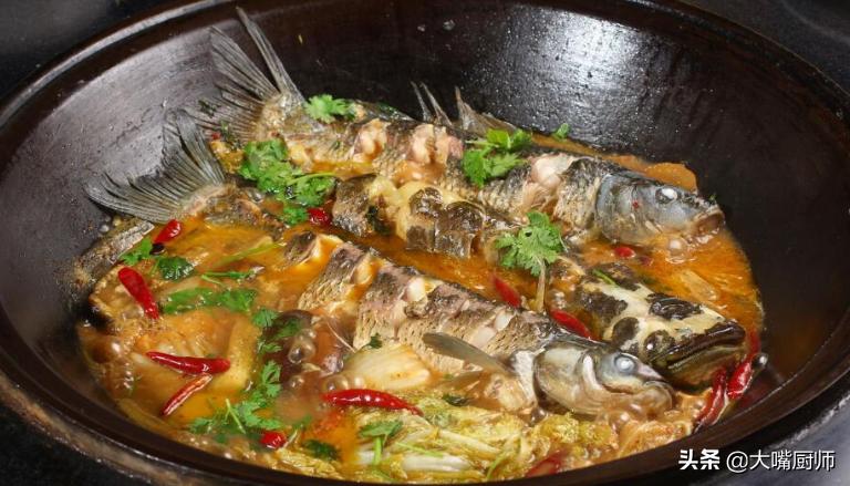 炖鱼时放点什么才能没有腥味呢,炖鱼怎么去腥什么时候放料酒