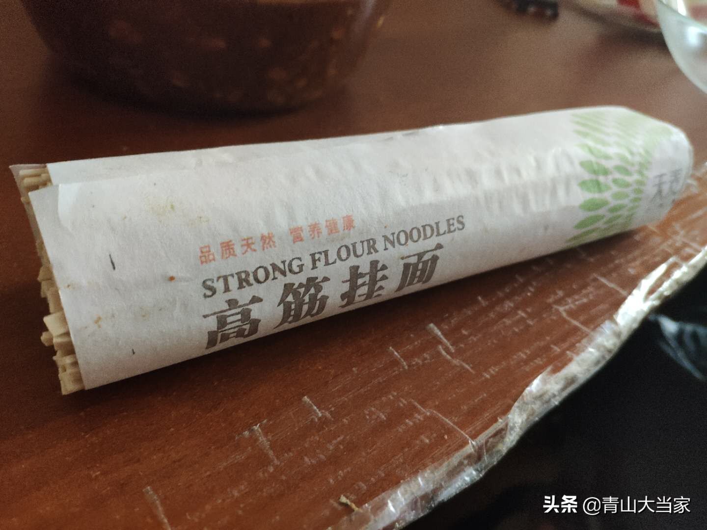 留学生做炸酱面,外国人在家做炸酱面