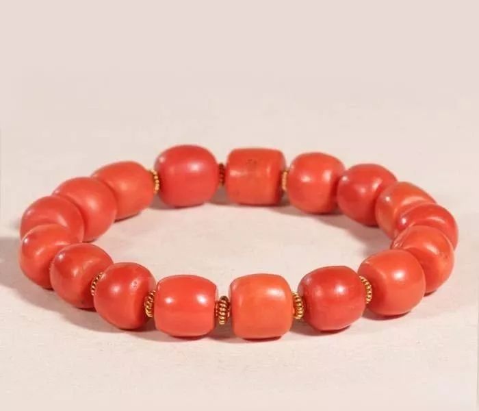 宋美龄最喜欢的翡翠手镯,宋美龄玉石珠宝