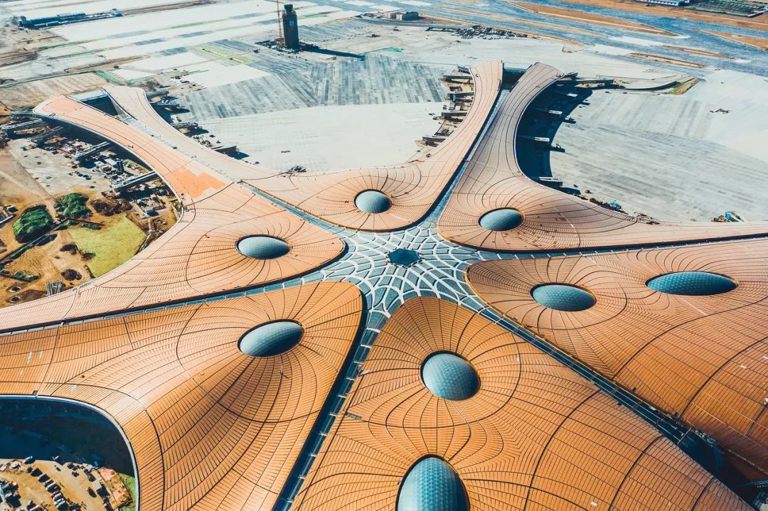 耗资百亿建中国第一高楼,耗资100亿大楼