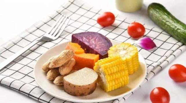 57岁糖尿病人餐后血糖10.8算高吗,58岁女士饭后7.4血糖正常