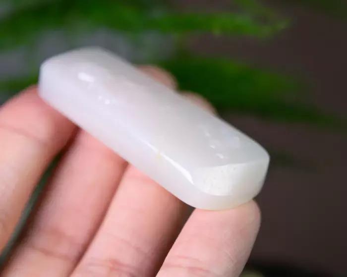 如何区分和田玉山料和籽料,记住这六个鉴别玉的小办法