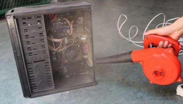 电脑主机插入电源嗡嗡声,主机嗡嗡的响怎么回事