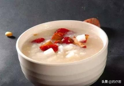 舌苔白而肥厚是什么原因,舌苔肥厚是什么意思