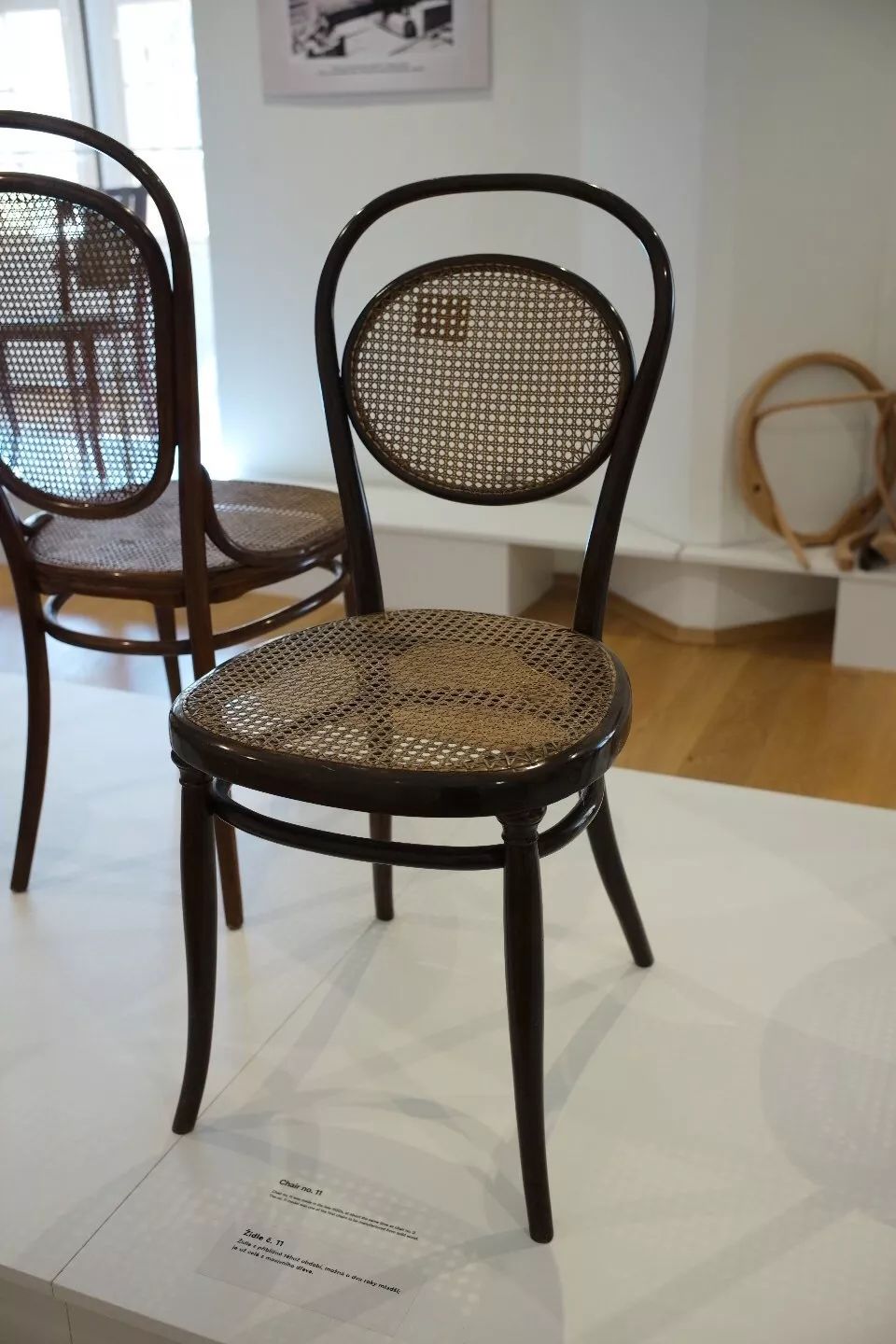 探访TON工厂看经典椅子背后的故事|疯狂24h我们去捷克干了啥？