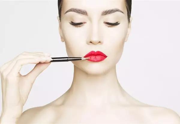 经常化妆皮肤刺疼怎么保养,如何减少化妆给皮肤带来的伤害