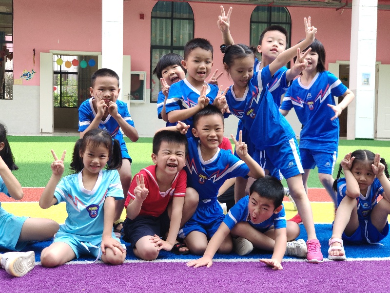 幼儿足球教学视频教程,上足球运球课注意事项