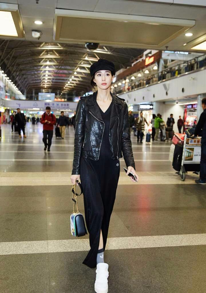 张钧甯这裤子都洗到发白了，居然还在穿！