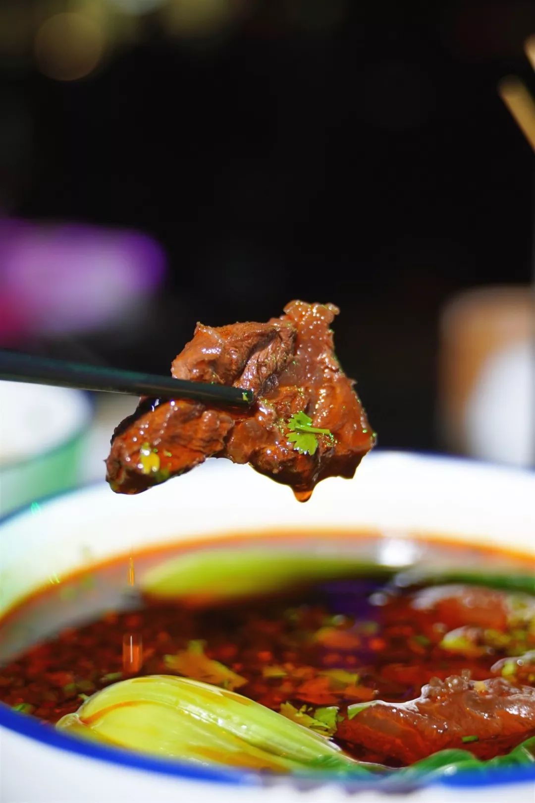 火遍成都的贰麻酒馆,成都贰麻酒馆为什么那么火