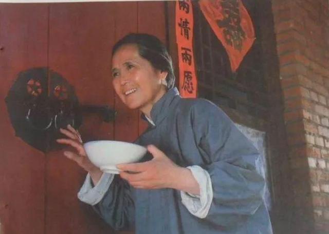 她曾是央视名嘴,她曾是央视主播42岁结婚