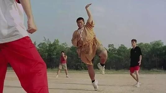 周星驰说很多人找他拍戏,周星驰当年只给他两分钟的镜头