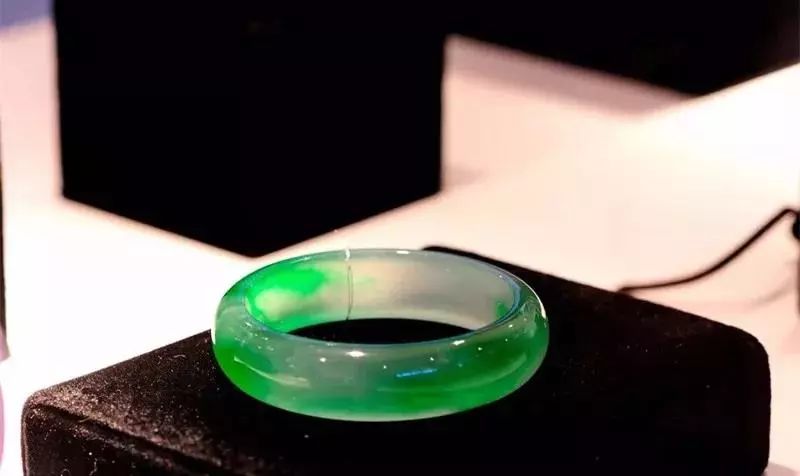 翡翠起莹起胶是什么意思,什么是翡翠起光