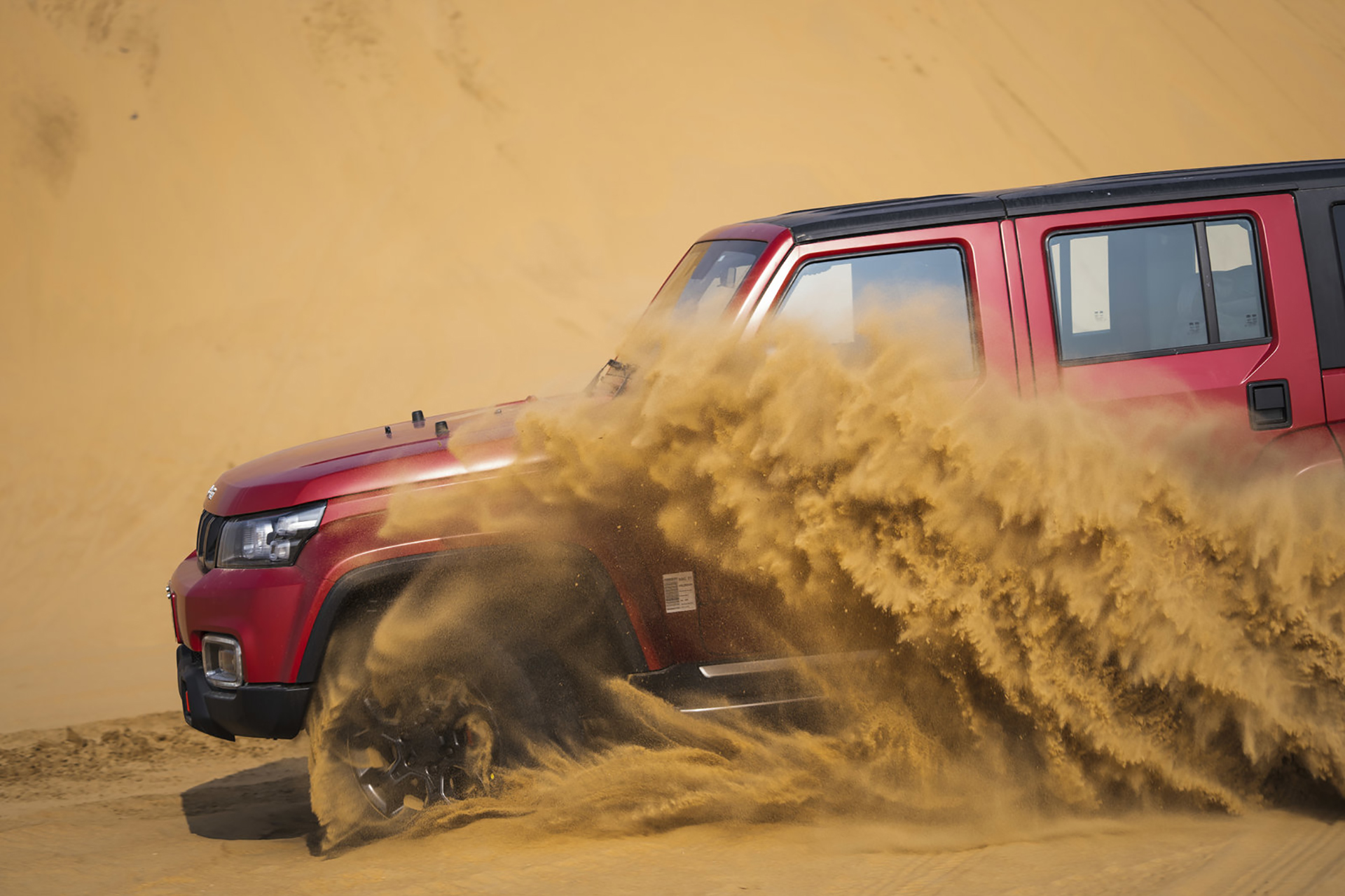 北汽bj40和坦克300牧马人怎么选,新款北汽bj40和坦克300空间对比