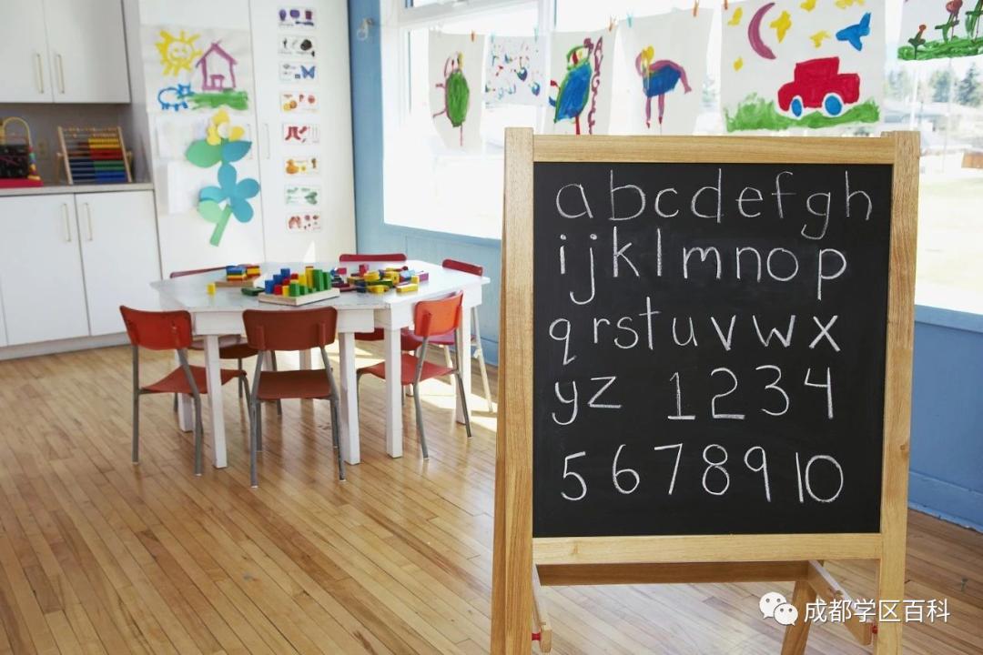 昆明幼儿园报名注意事项,幼儿园报名的具体流程提示牌