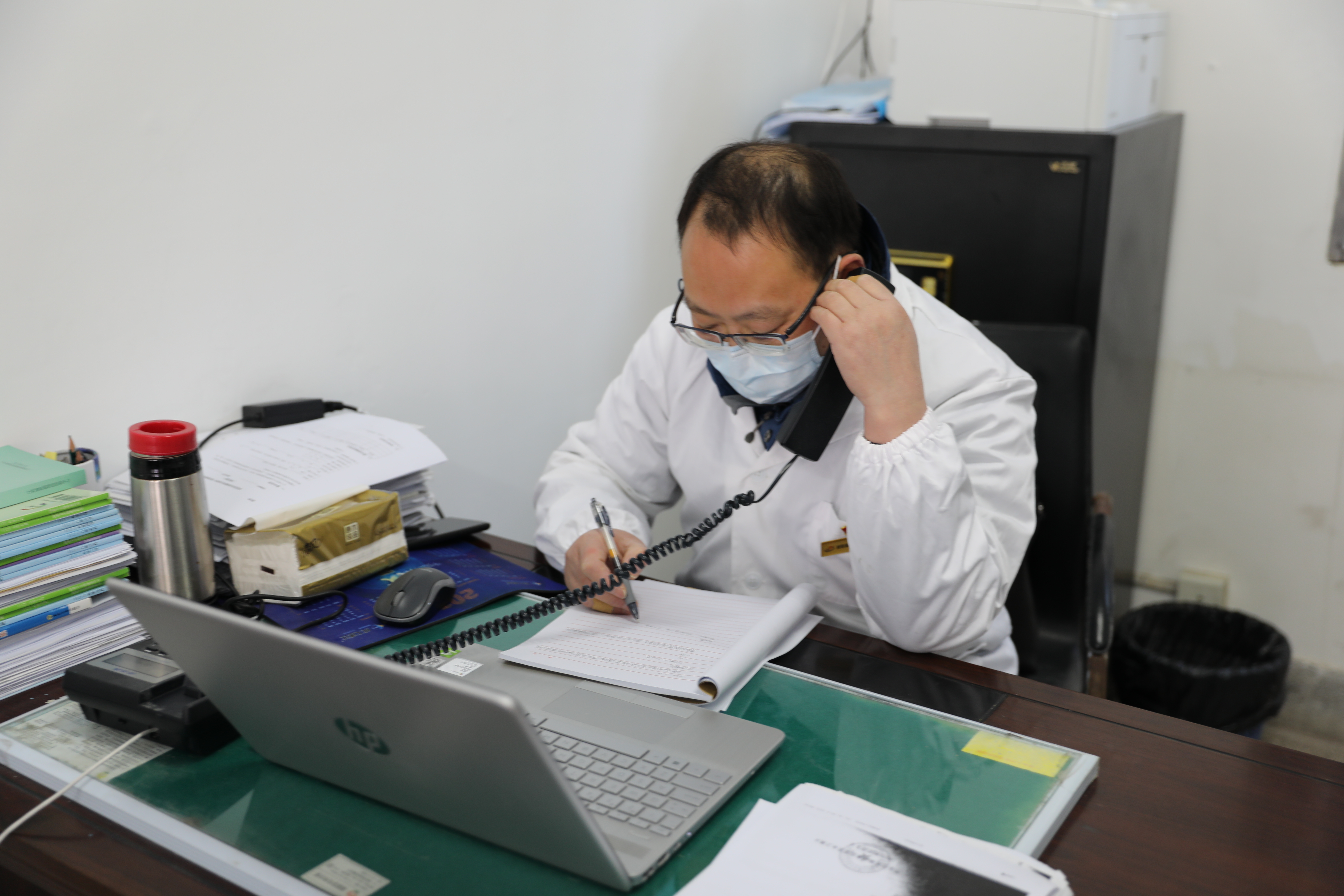 抗击疫情战线上的疾控战士,疫情防控路上的逆行战士