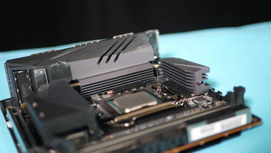 *男猛**必备！i7+2060s打造粉色Z490ITX迷你主机