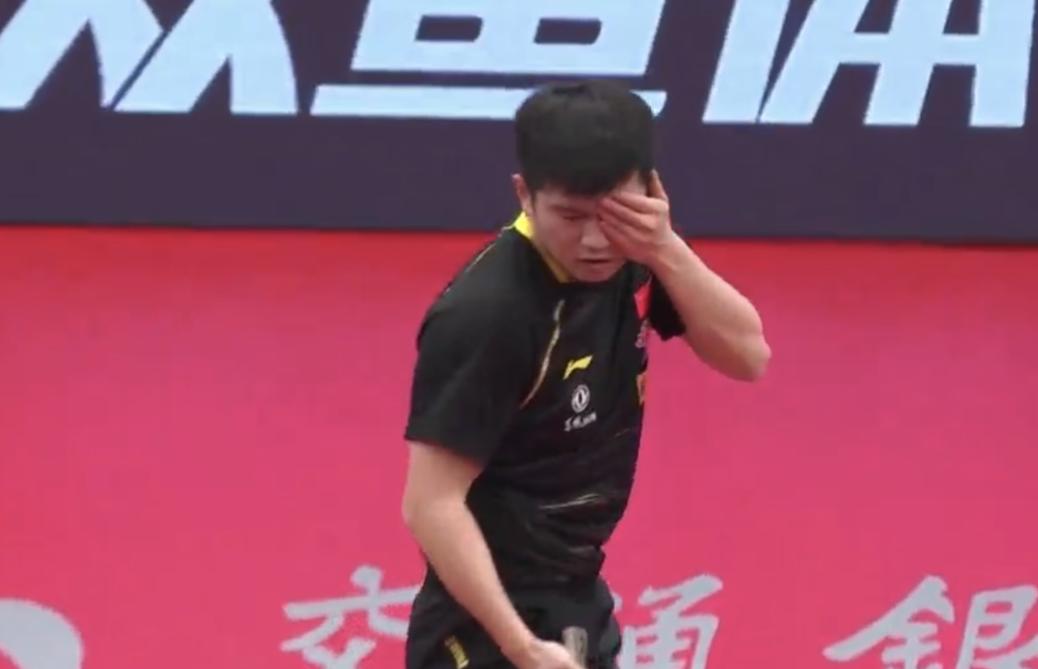 王皓三次4比1,小胖四比击倒约书亚