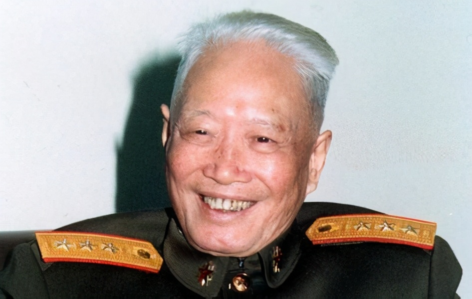 上将张震，78岁时要退休，*小平邓**：比我小10岁，还可以再干一届