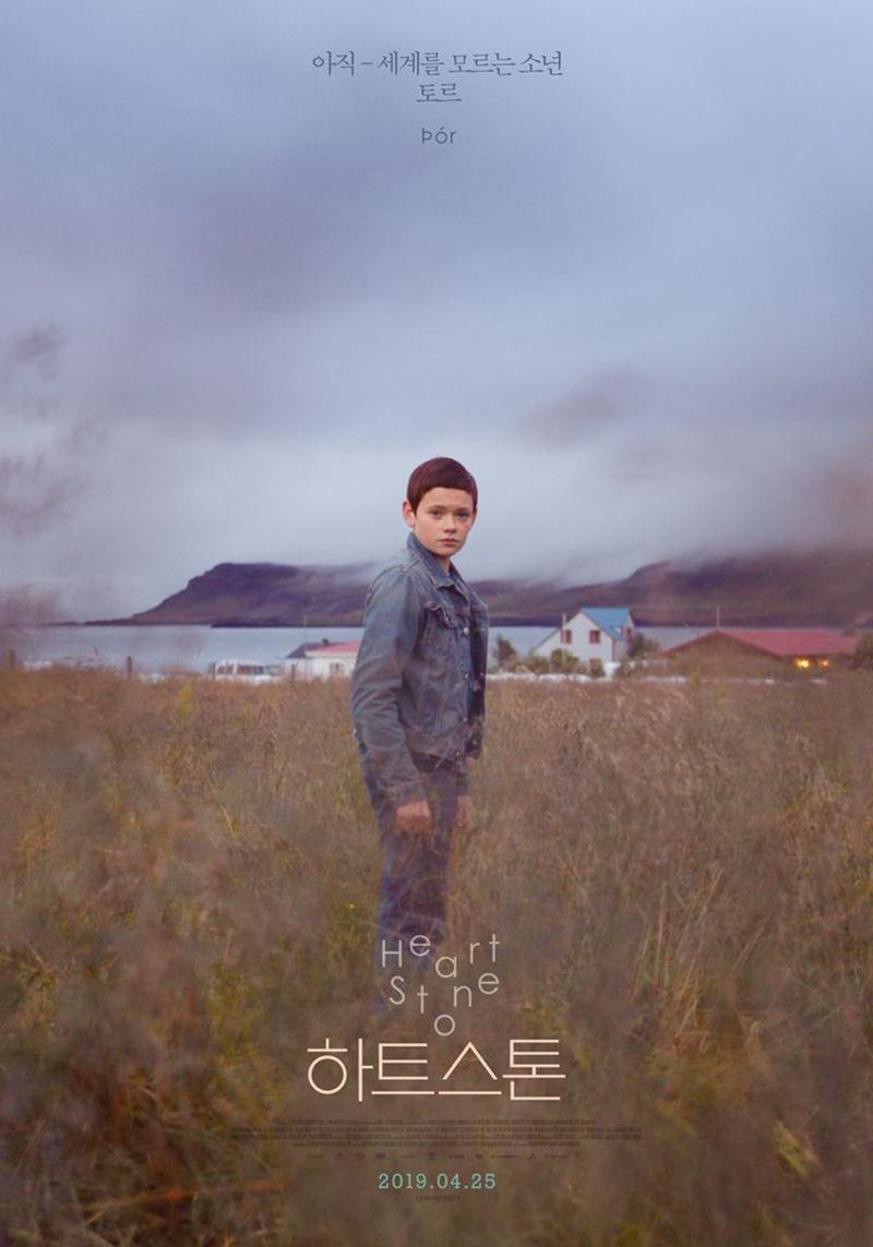 大留白平面海报设计作品,舒服高级海报设计风格