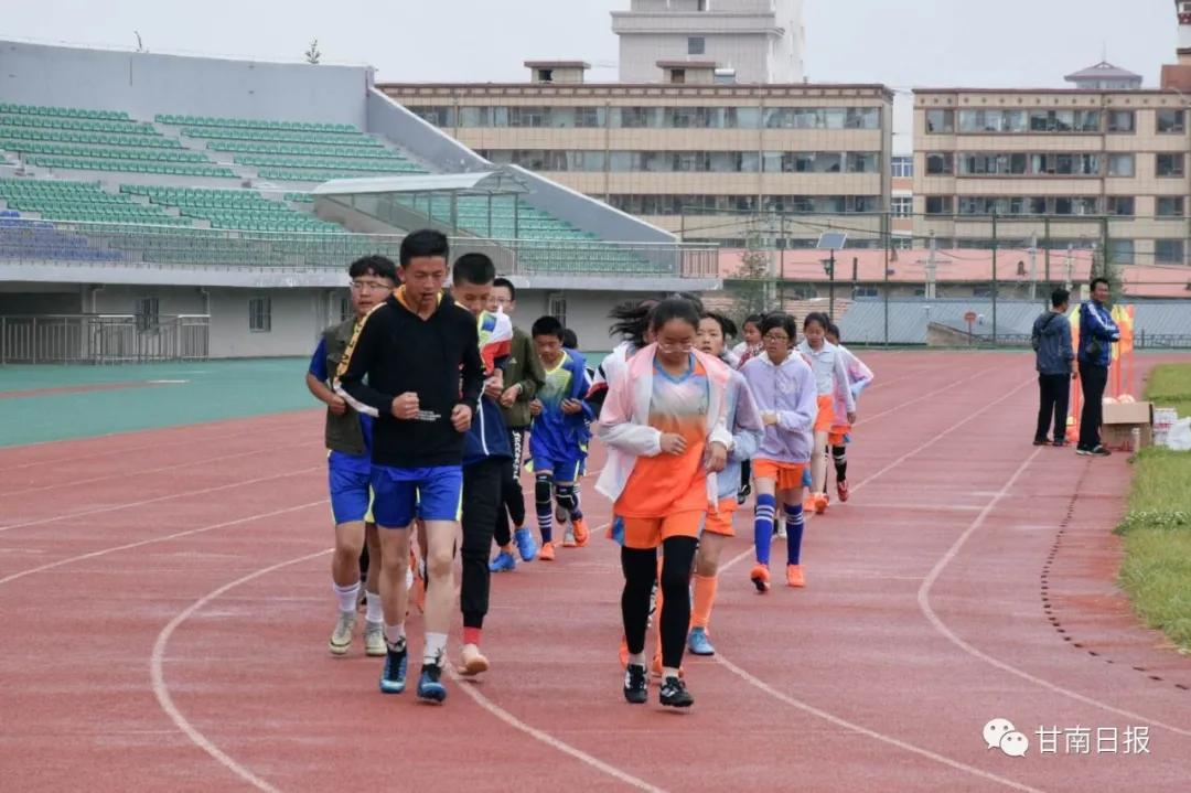 奔跑吧！少年！我州青少年暑期足球篮球训练营开营