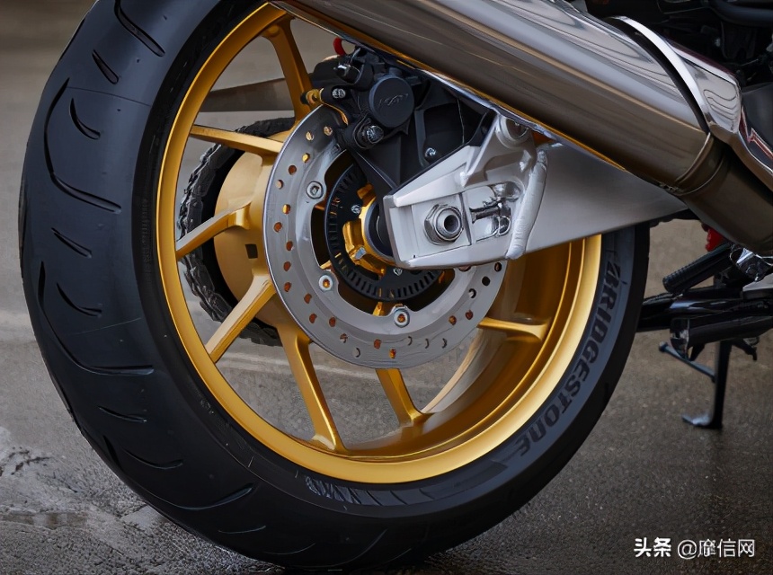 鏈敯澶嶅彜cb1300鍏ㄦ柊浠锋牸,鏈敯琛楄溅cb1300