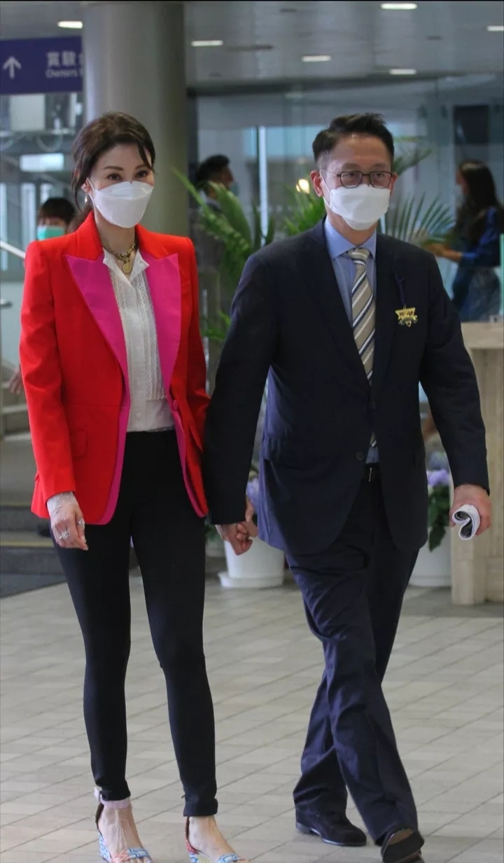 李嘉欣紧身裤搭配,李嘉欣胖时