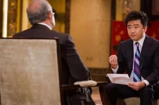 从央视名嘴到阶下囚,芮成钢“被意外死亡”,一手好牌打的稀烂