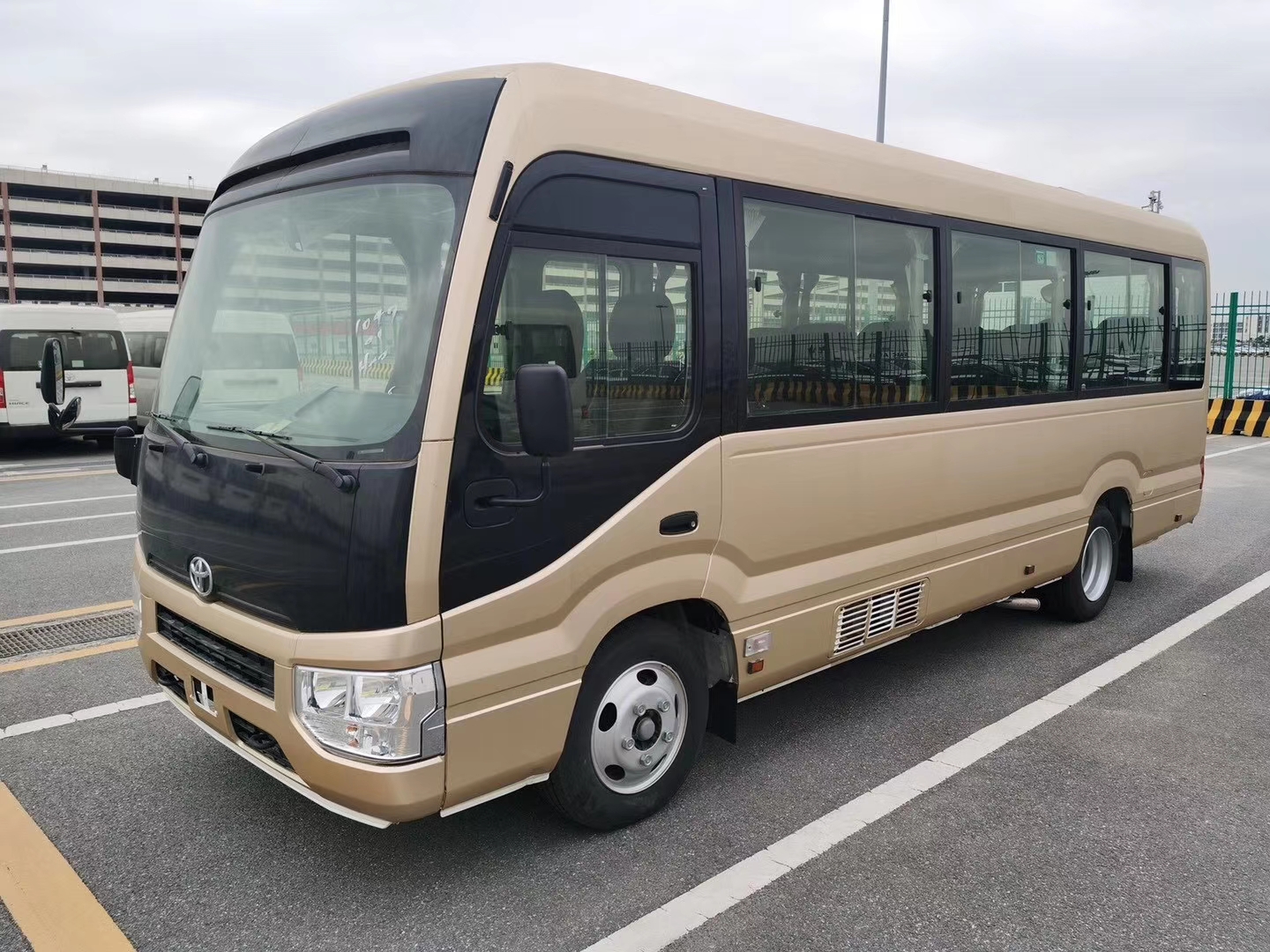 丰田考斯特2012款2.7l手动16座,丰田像考斯特的mpv