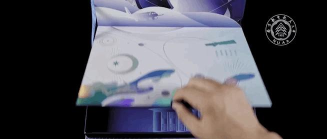 2021高校录取通知书设计！黑科技芯片、酸性镭射、星空灯…