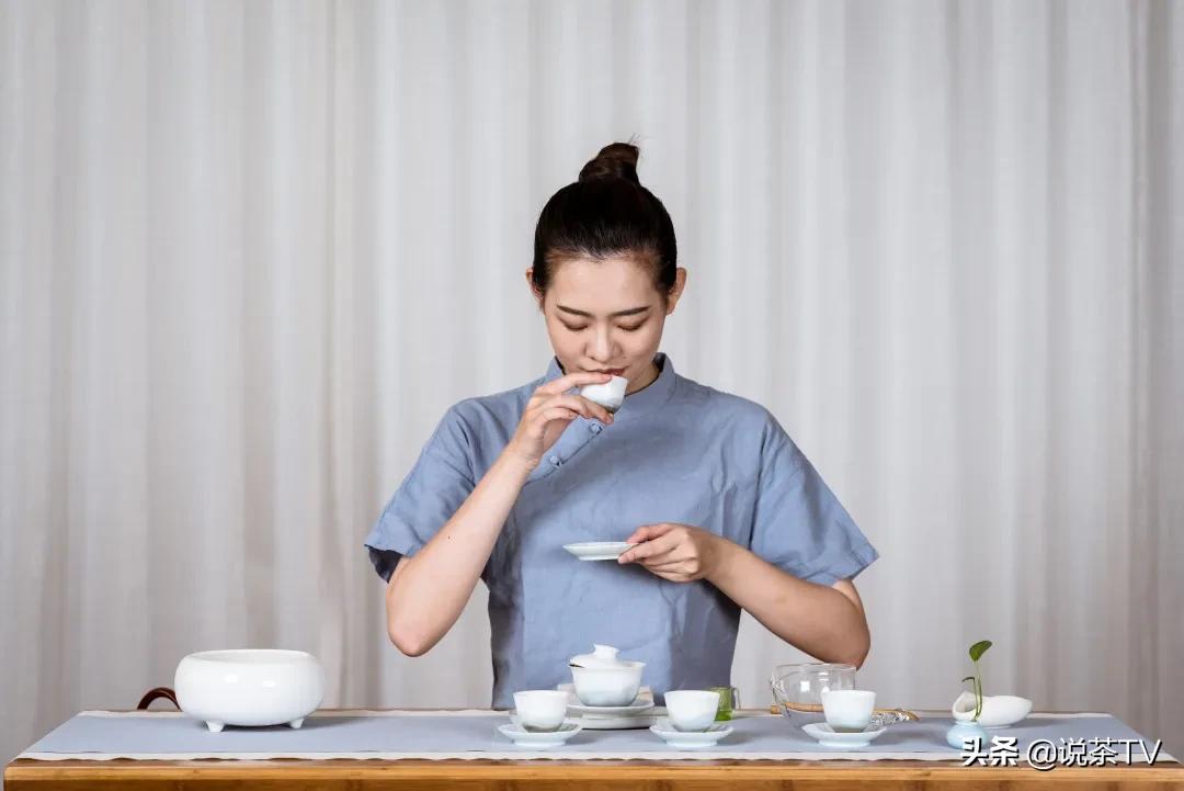 铁观音茶如何区分浓香型和清香型,新茶浓香型铁观音怎样冲泡口感好