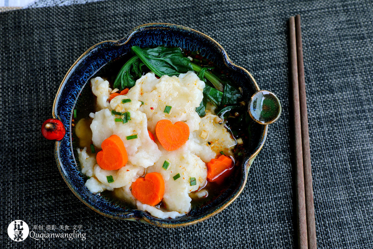 扯一碗面皮汤，多了这一步面团就不粘手了，还是记忆中的味道……