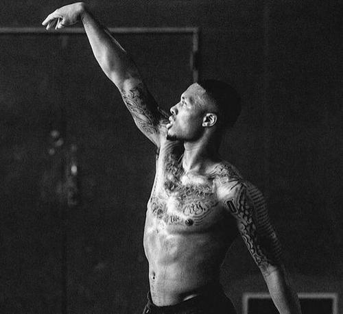 nba球员把球衣穿成紧身衣,nba球员球衣里穿的紧身衣叫什么