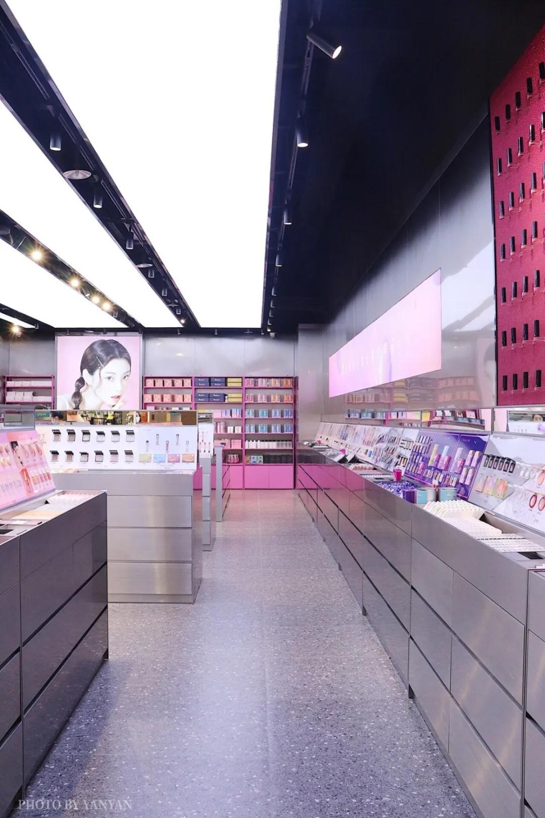 彩妆集合店wowcolour介绍,超大网红彩妆集合店wowcolour大连