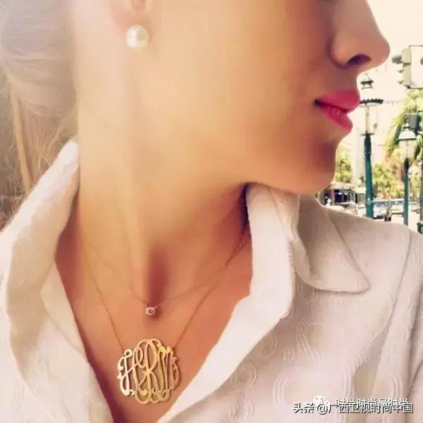 显脸瘦的方法和穿搭,显脸瘦显高的发型怎么扎