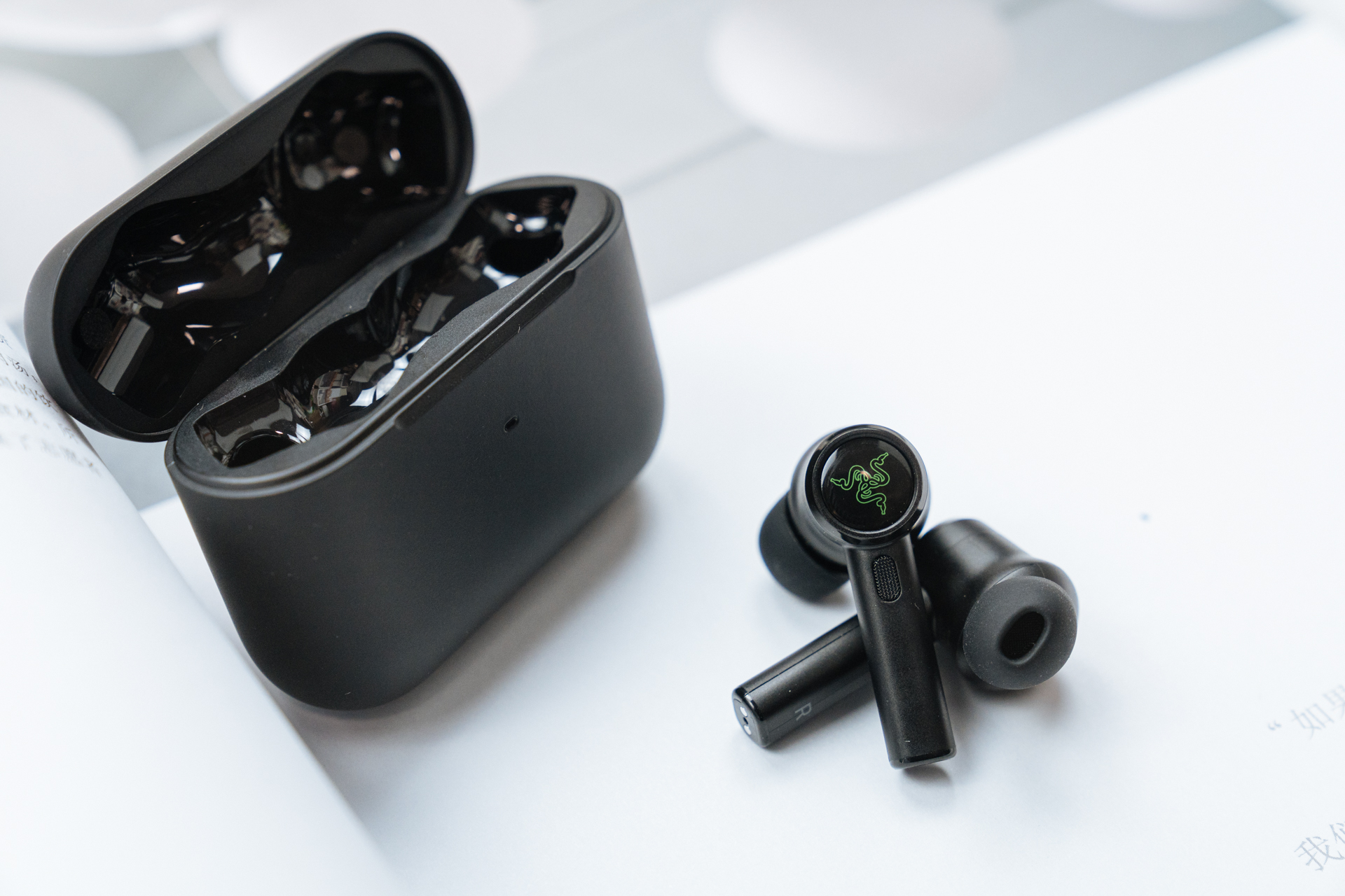 雷蛇战锤狂鲨和airpods,雷蛇战锤狂鲨真无线2代和airpods