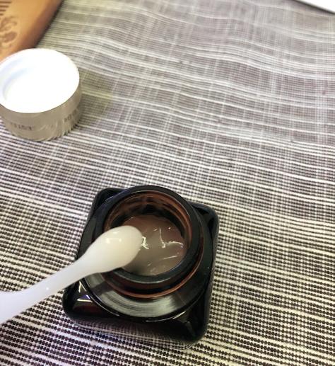 雅诗兰黛小棕瓶使用方法详解,雅诗兰黛小棕瓶功效怎么用