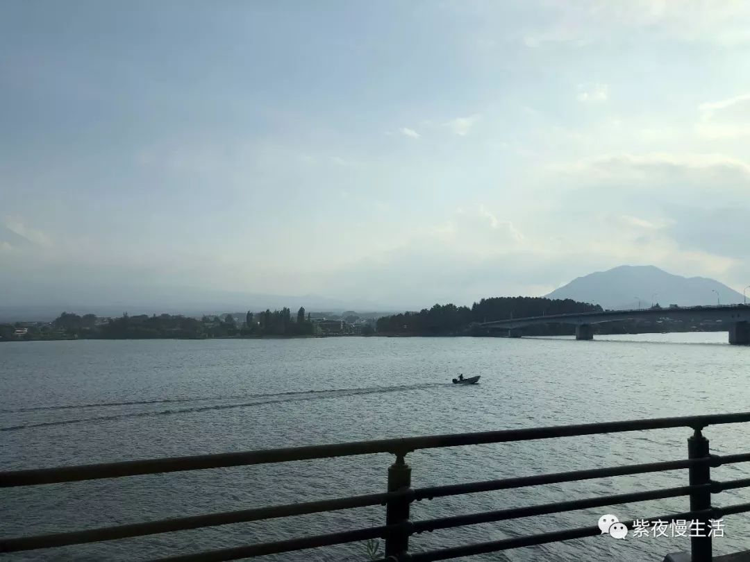 未见富士，幸运依在-秀峰阁湖月