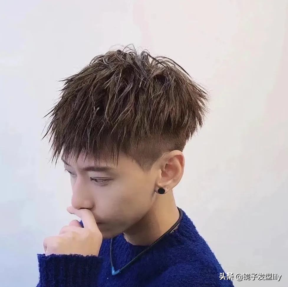 今年最流行的男发纹理烫钢铁烫,今年流行的男士发型韩式纹理烫