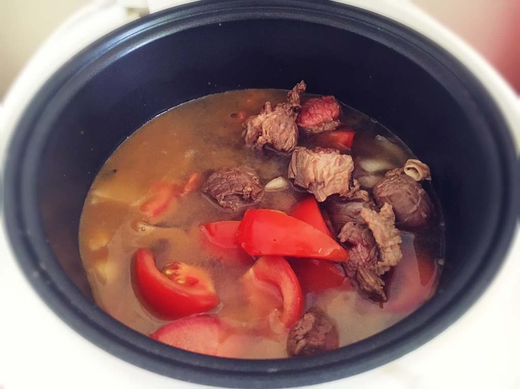 炖牛肉放茶叶步骤,炖牛肉时候放点茶叶