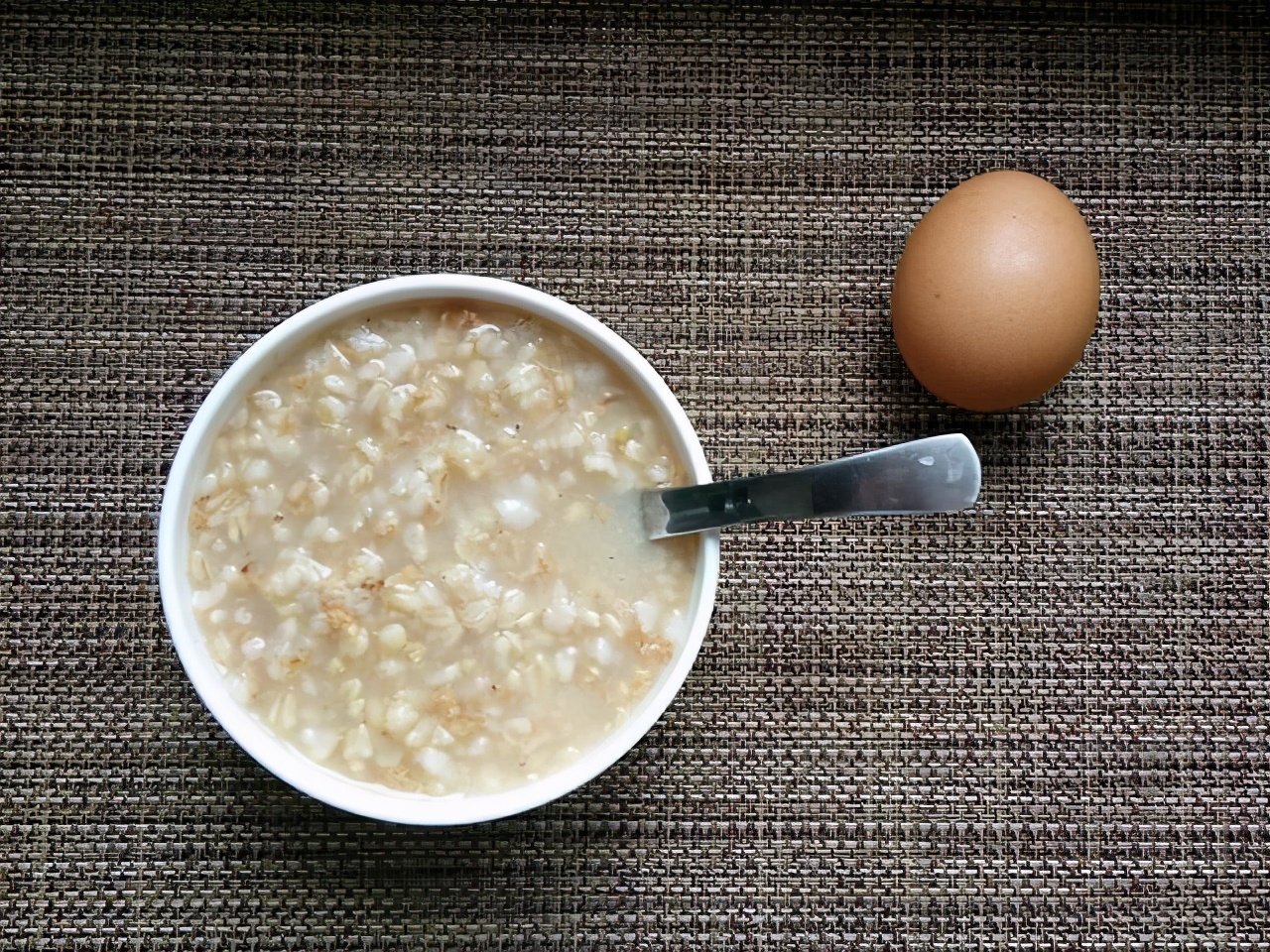 女性每天吃一片叶酸坚持半年时间,52岁女子每天吃一片叶酸防脑梗