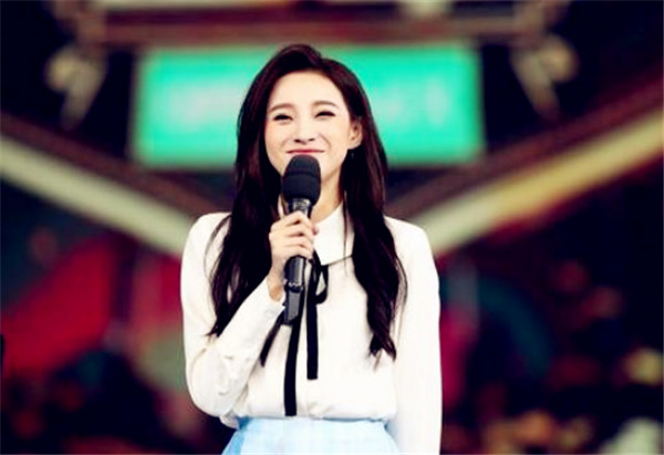 她曾是央视最美主持,她是央视最美主持人