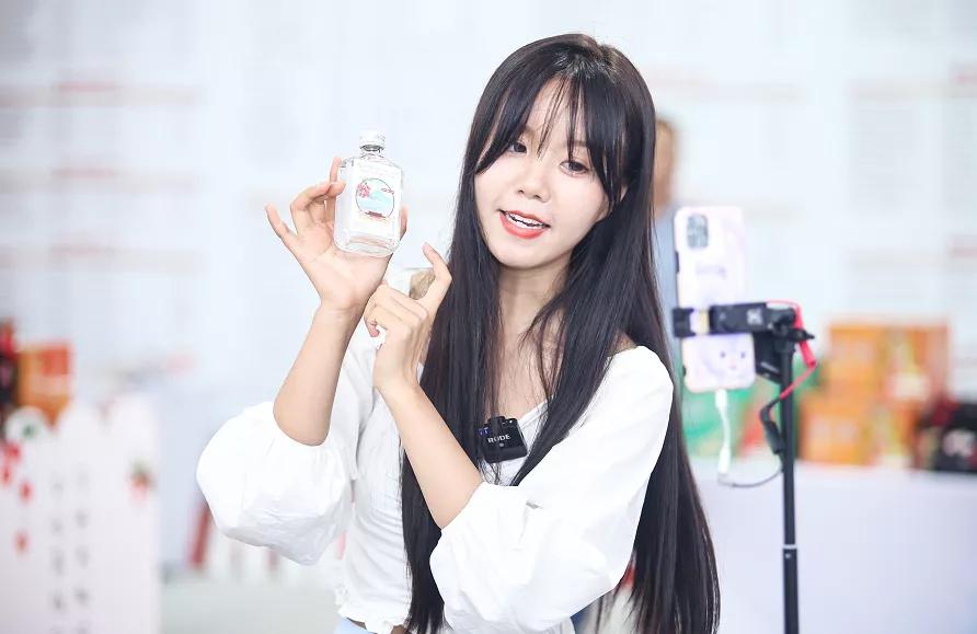 C位出道亮相山城！连续霸榜的广东荔枝到底有啥魔力？