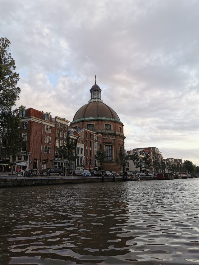 *麻大**味浓的街道，蜂拥的游客—欧洲之旅（五）