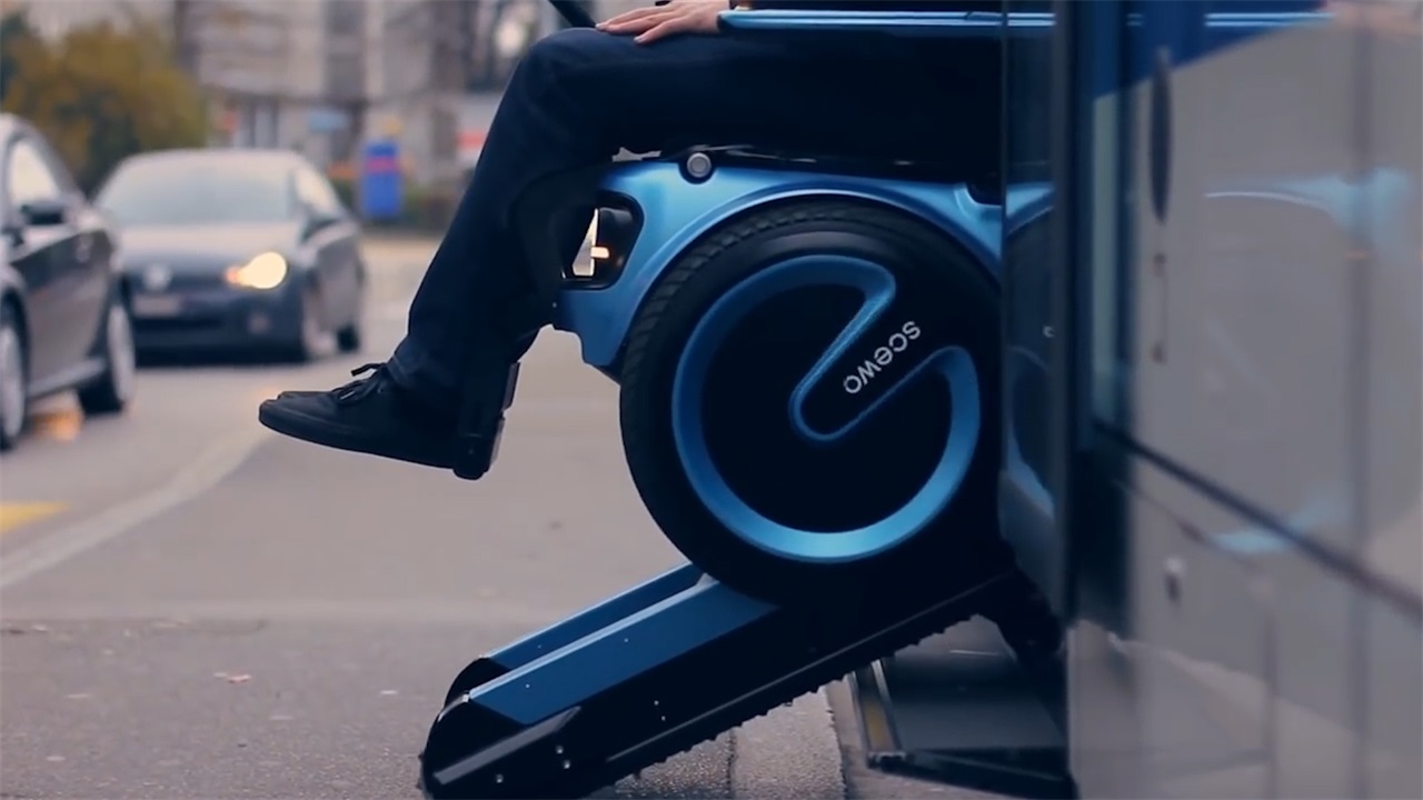 瑞士22岁大学生，发明“自动爬楼梯”轮椅，像坦克的履带？