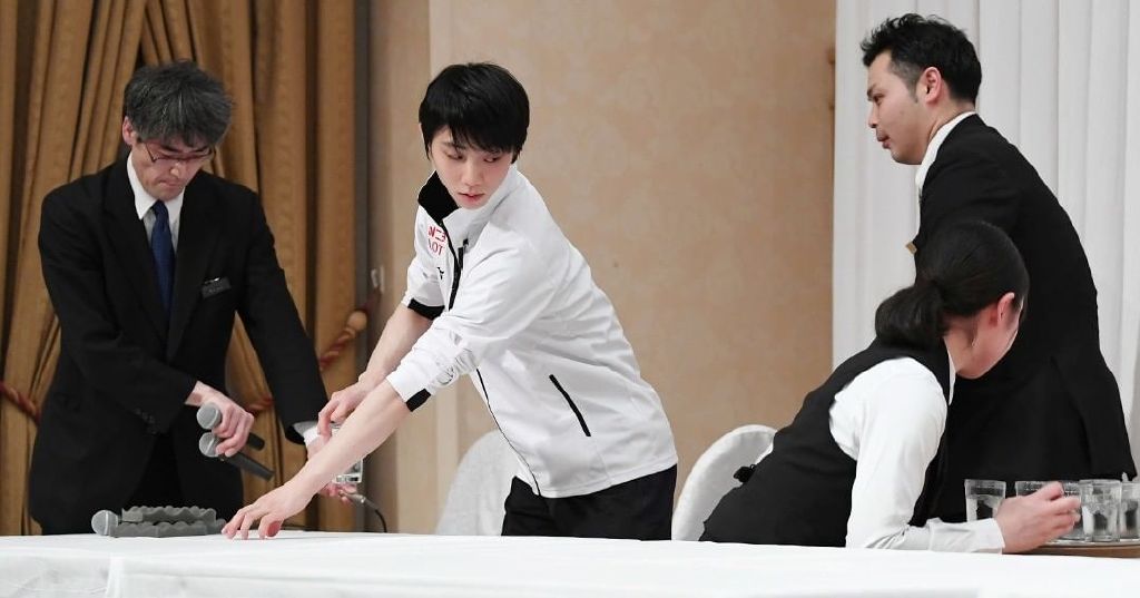 羽生结弦怪异行为,羽生结弦被光头采访