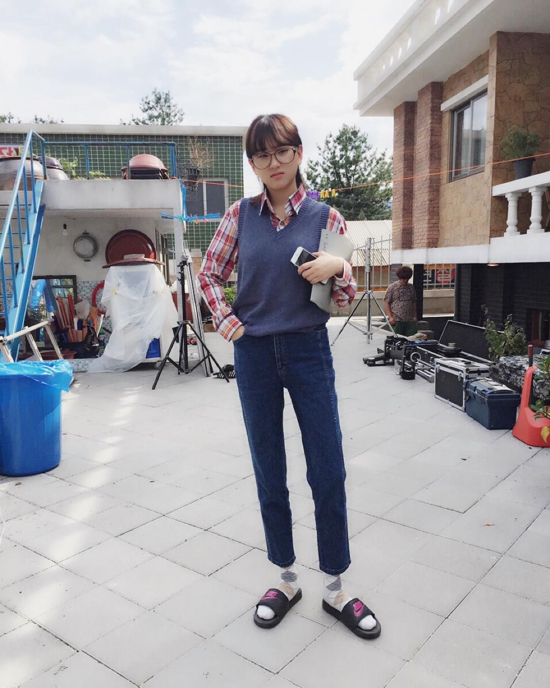 请回答1988德善所穿什么颜色毛衣,请回答1988德善所穿什么毛衣