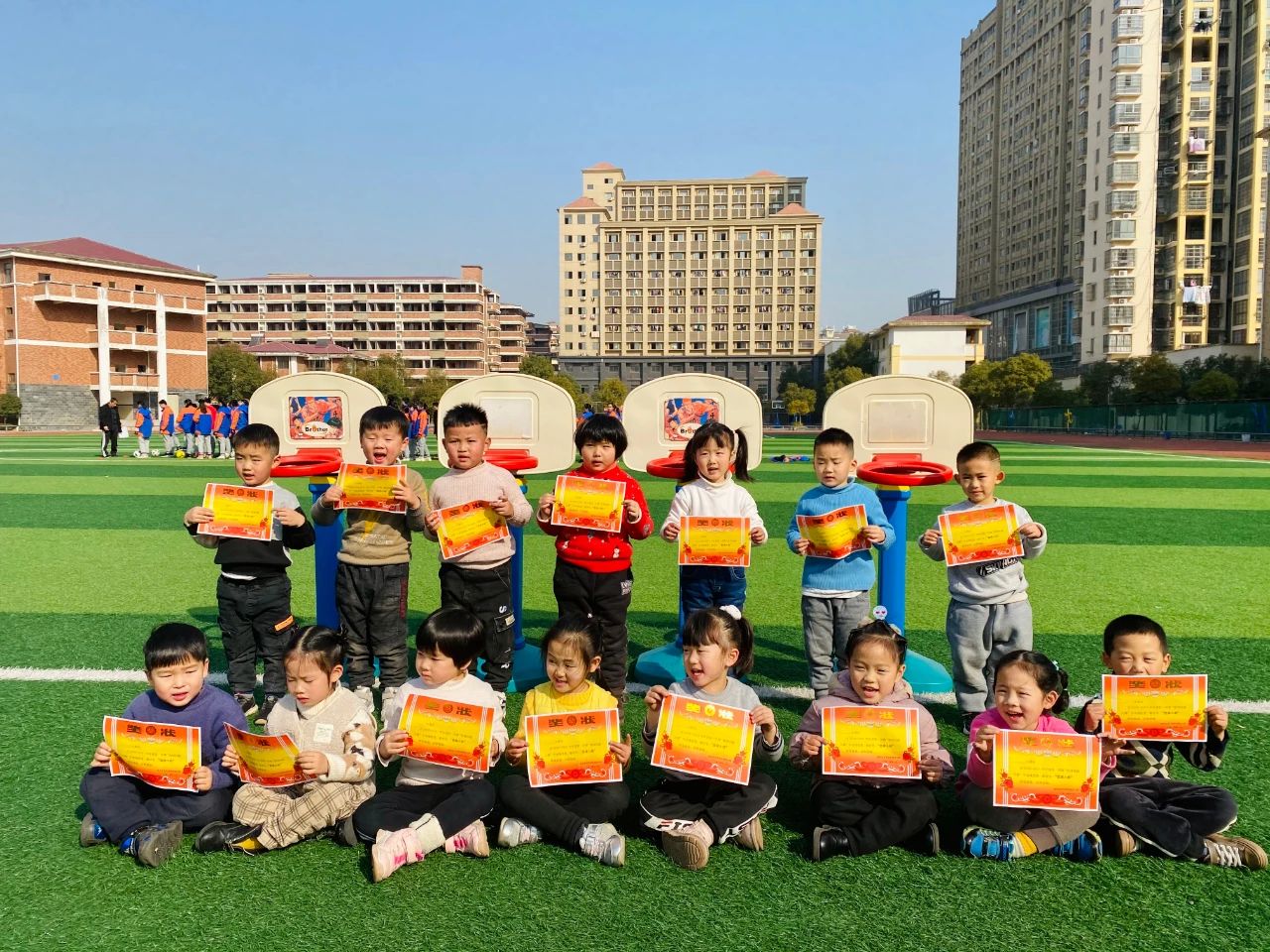 园外园芳草园,芳草园跳绳